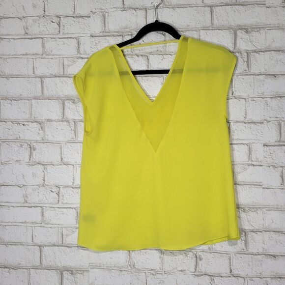 Express yellow v-neck flowy tank - Picture 13 of 14